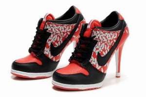 Womens-Nike-Dunk-SB-Low-Black-Red-Heels_03