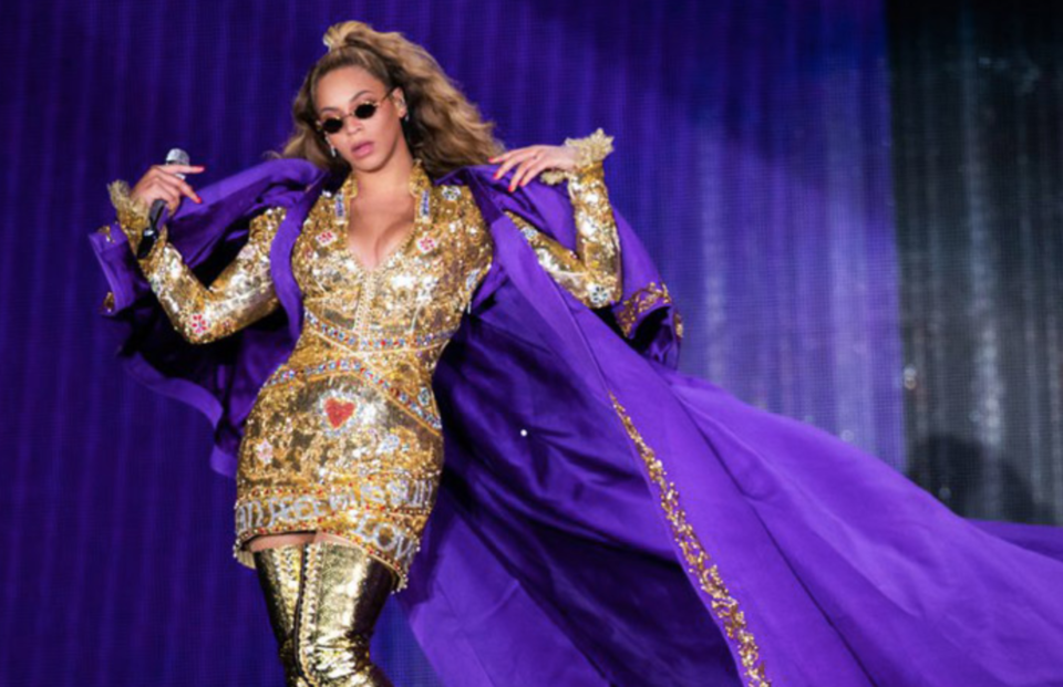 Beyoncé Dances Through Stage Malfunction - RnB